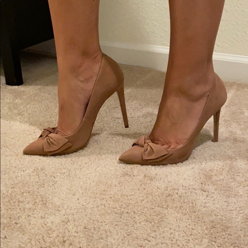 Steve Madden Suede Pumps